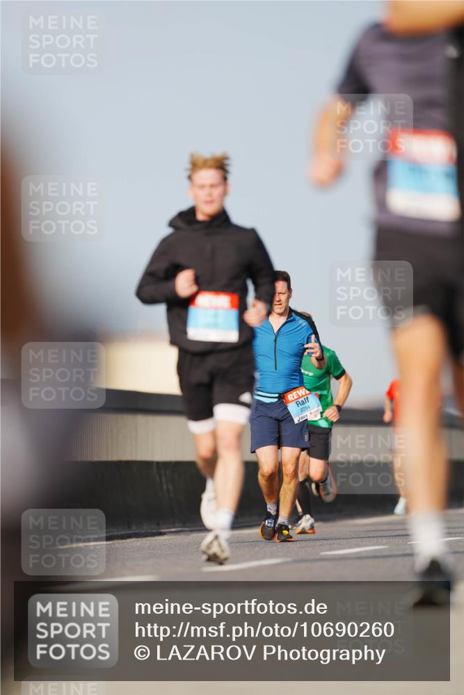03.10.2026 - Köhlbrandbrückenlauf LAZAROV Photography http://msf.ph/oto/10690260 03.10.2026 09:45:36 Position 3  meine-sportfotos.de