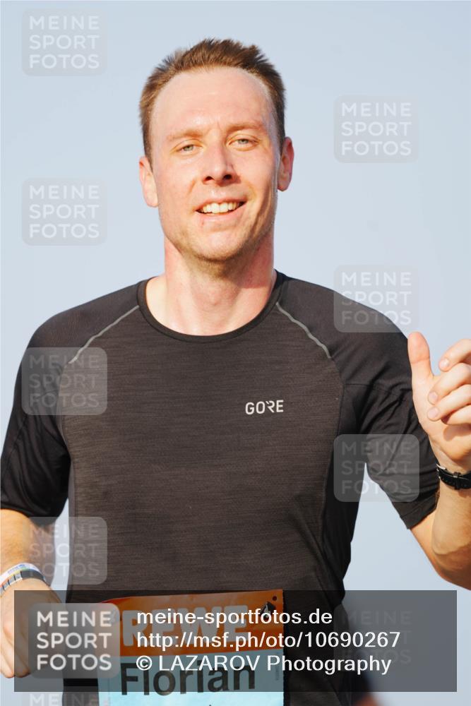 03.10.2026 - Köhlbrandbrückenlauf LAZAROV Photography http://msf.ph/oto/10690267 03.10.2026 09:45:37 Position 3  meine-sportfotos.de