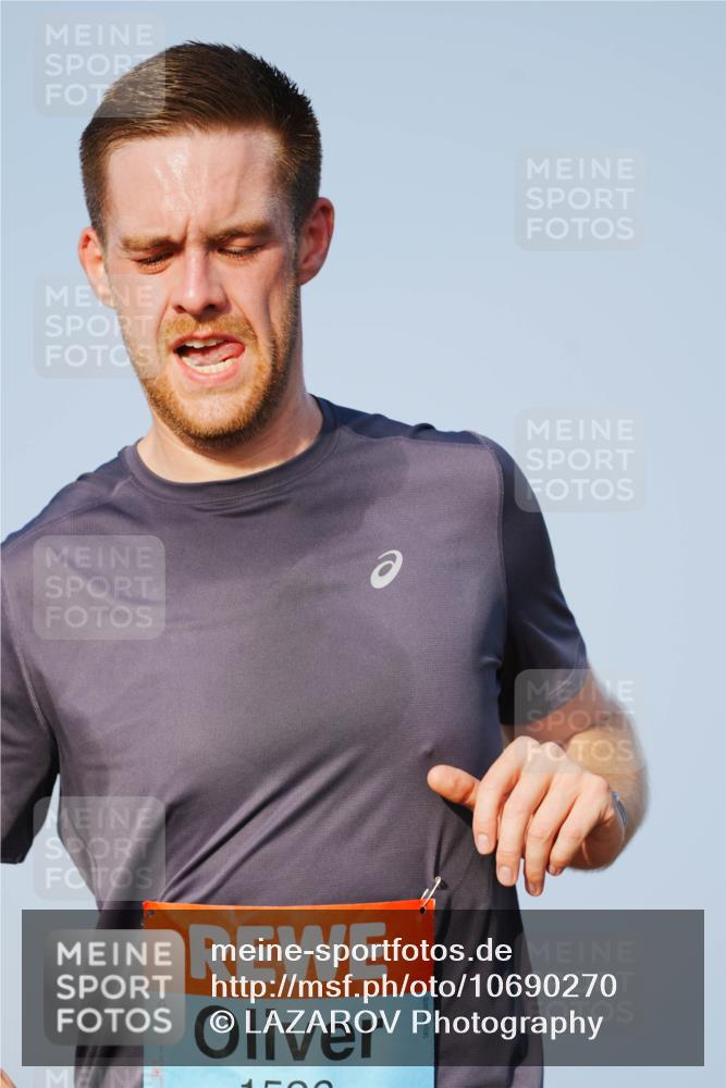 03.10.2026 - Köhlbrandbrückenlauf LAZAROV Photography http://msf.ph/oto/10690270 03.10.2026 09:45:39 Position 3  meine-sportfotos.de