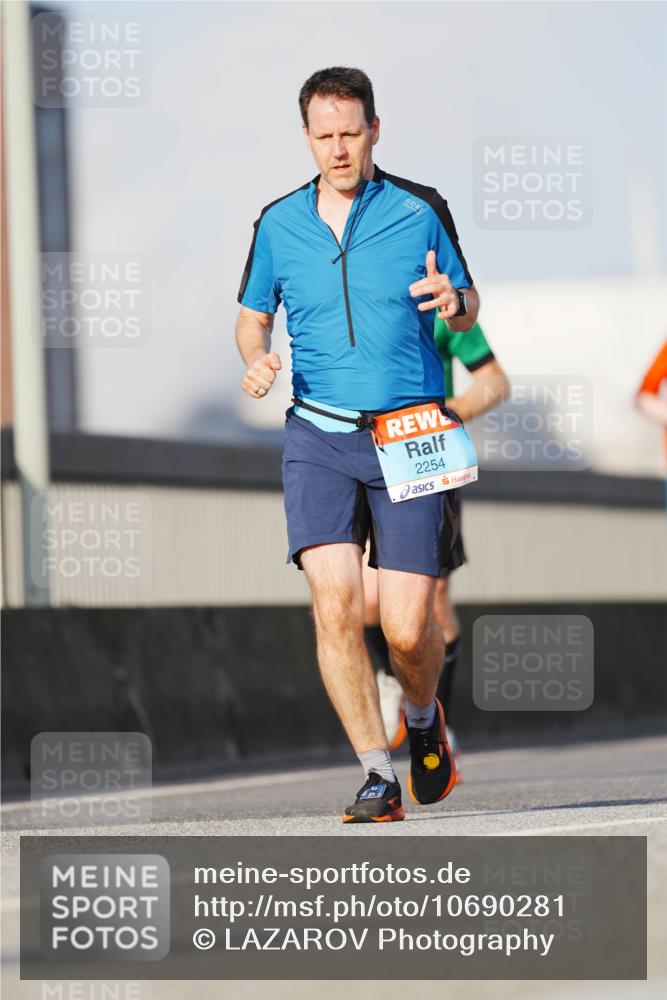 03.10.2026 - Köhlbrandbrückenlauf LAZAROV Photography http://msf.ph/oto/10690281 03.10.2026 09:45:43 Position 3 2254 meine-sportfotos.de