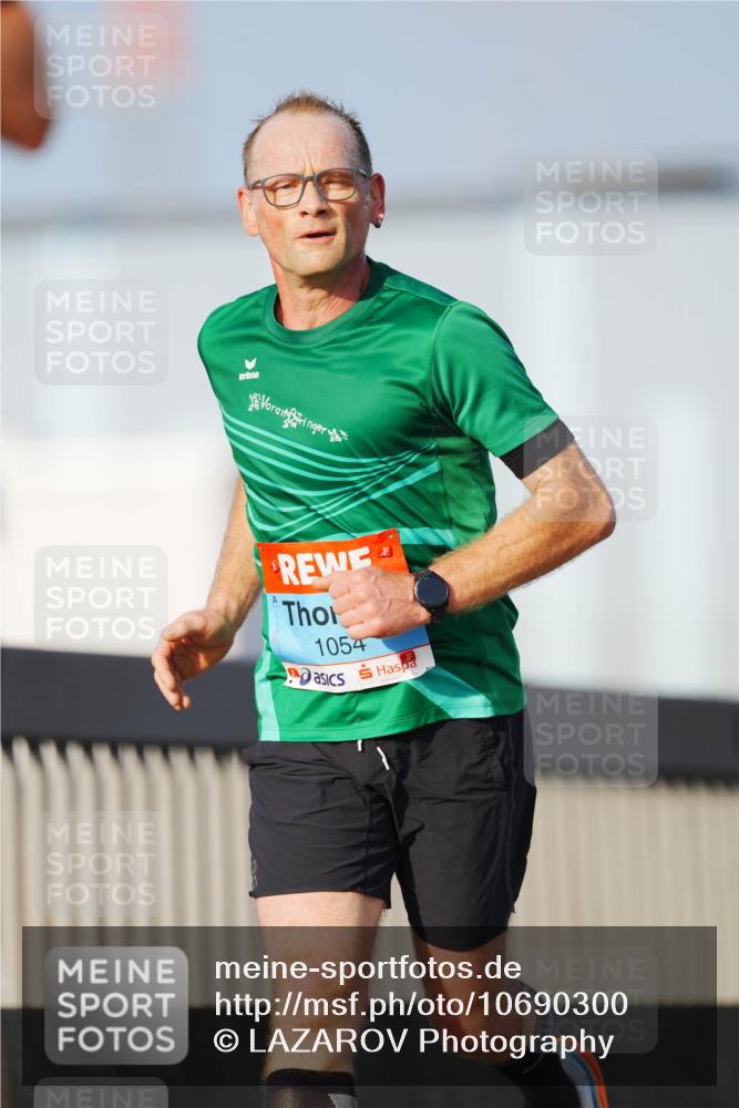 03.10.2026 - Köhlbrandbrückenlauf LAZAROV Photography http://msf.ph/oto/10690300 03.10.2026 09:45:48 Position 3 1054 meine-sportfotos.de