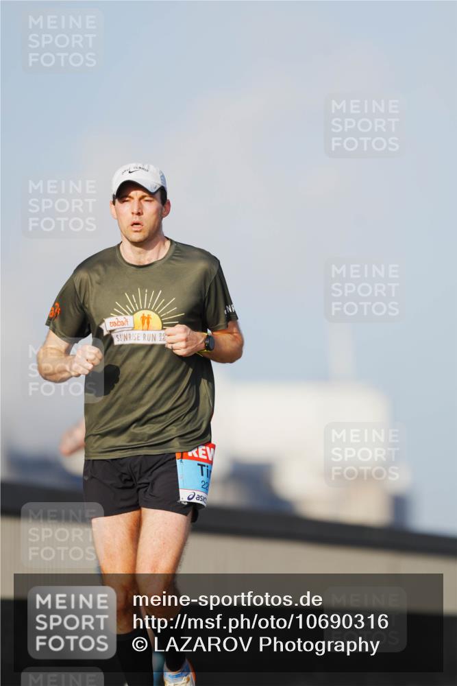 03.10.2026 - Köhlbrandbrückenlauf LAZAROV Photography http://msf.ph/oto/10690316 03.10.2026 09:45:50 Position 3 26, 22 meine-sportfotos.de