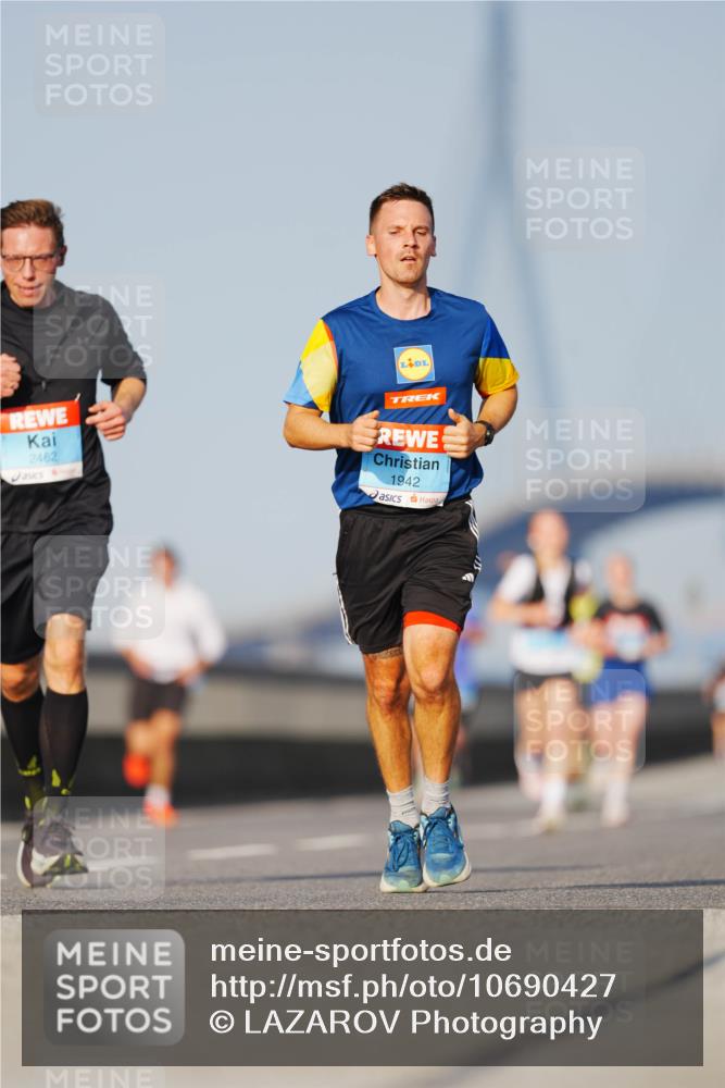 03.10.2026 - Köhlbrandbrückenlauf LAZAROV Photography http://msf.ph/oto/10690427 03.10.2026 09:46:17 Position 3 2462, 1942 meine-sportfotos.de