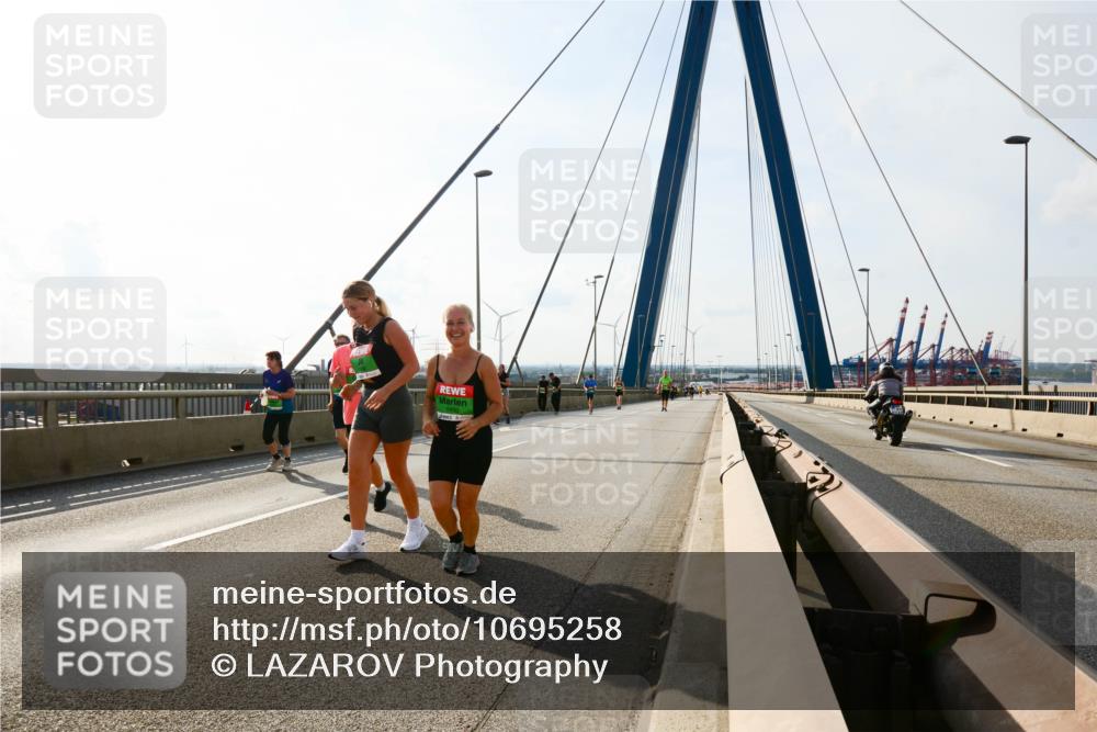03.10.2026 - Köhlbrandbrückenlauf LAZAROV Photography http://msf.ph/oto/10695258 03.10.2026 16:08:05 Position 2  meine-sportfotos.de