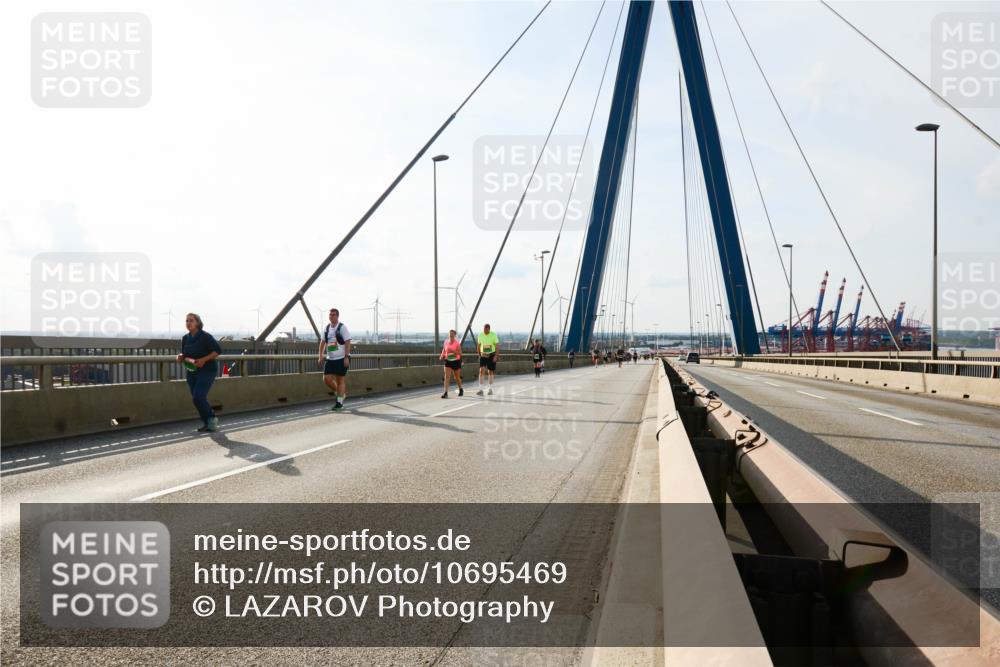 03.10.2026 - Köhlbrandbrückenlauf LAZAROV Photography http://msf.ph/oto/10695469 03.10.2026 16:09:03 Position 2  meine-sportfotos.de