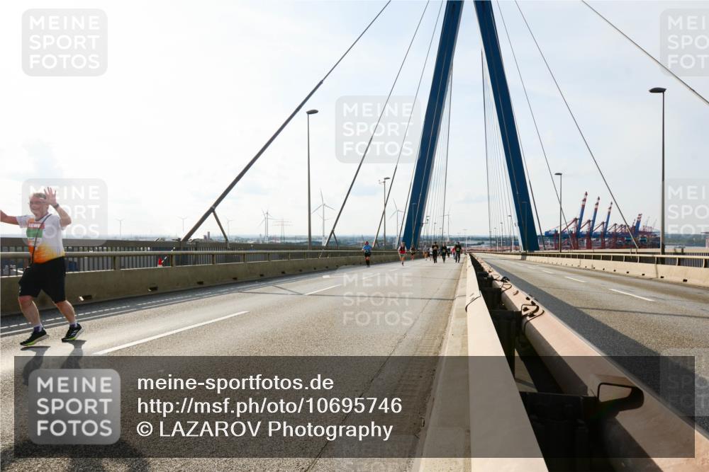 03.10.2026 - Köhlbrandbrückenlauf LAZAROV Photography http://msf.ph/oto/10695746 03.10.2026 16:10:08 Position 2  meine-sportfotos.de