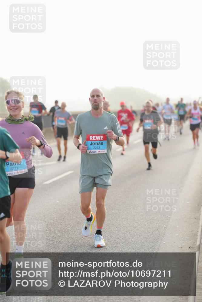 03.10.2026 - Köhlbrandbrückenlauf LAZAROV Photography http://msf.ph/oto/10697211 03.10.2026 09:15:57 Position 3 2211, 2222 meine-sportfotos.de