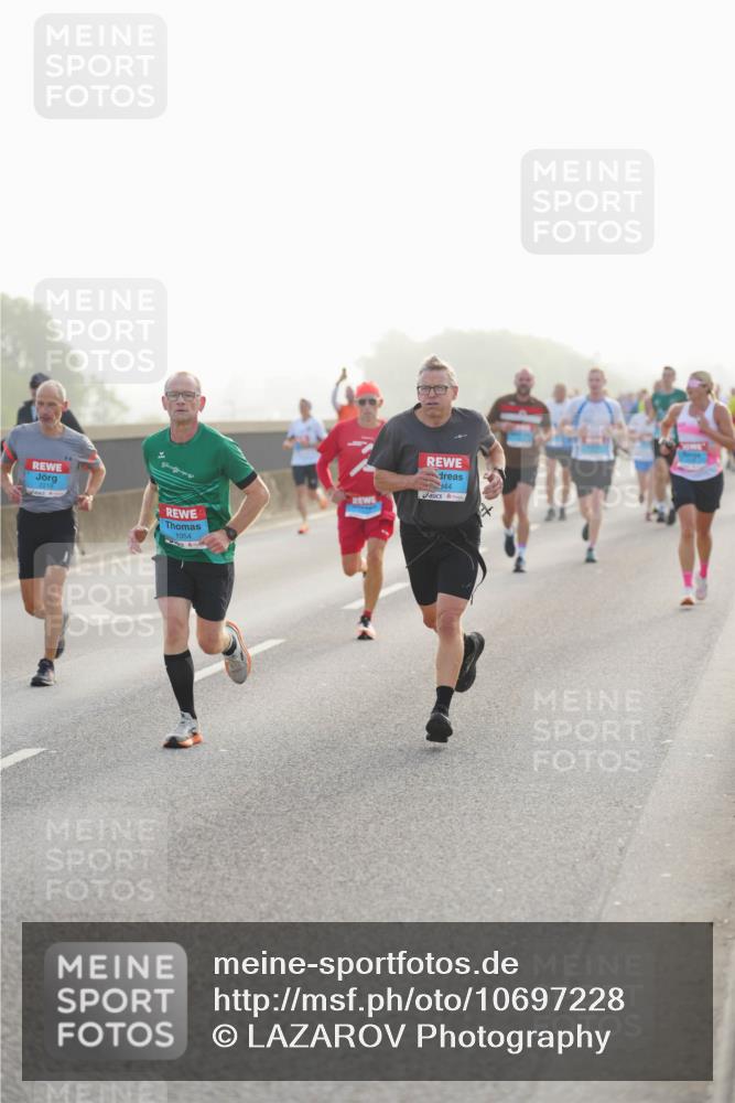 03.10.2026 - Köhlbrandbrückenlauf LAZAROV Photography http://msf.ph/oto/10697228 03.10.2026 09:15:58 Position 3 1054, 344 meine-sportfotos.de
