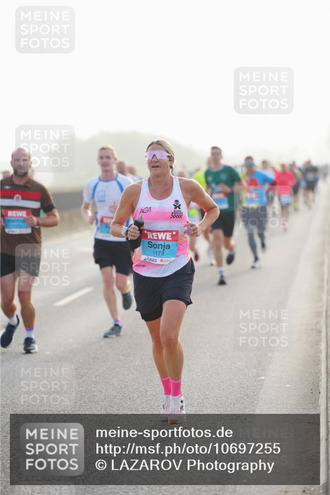 03.10.2026 - Köhlbrandbrückenlauf LAZAROV Photography http://msf.ph/oto/10697255 03.10.2026 09:16:02 Position 3 1, 1179 meine-sportfotos.de
