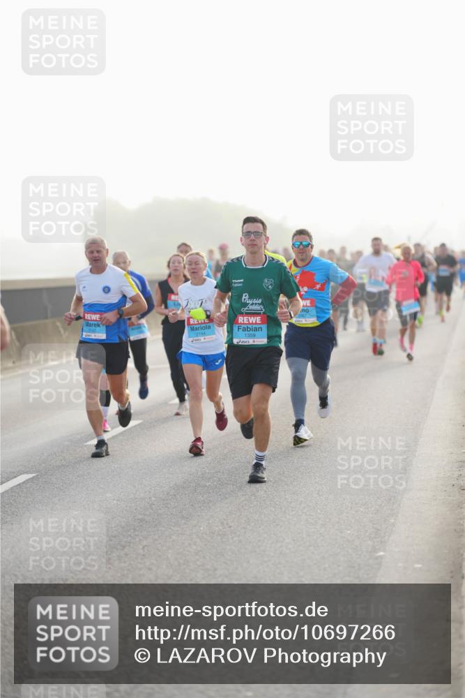 03.10.2026 - Köhlbrandbrückenlauf LAZAROV Photography http://msf.ph/oto/10697266 03.10.2026 09:16:04 Position 3 2143, 2144, 1359 meine-sportfotos.de