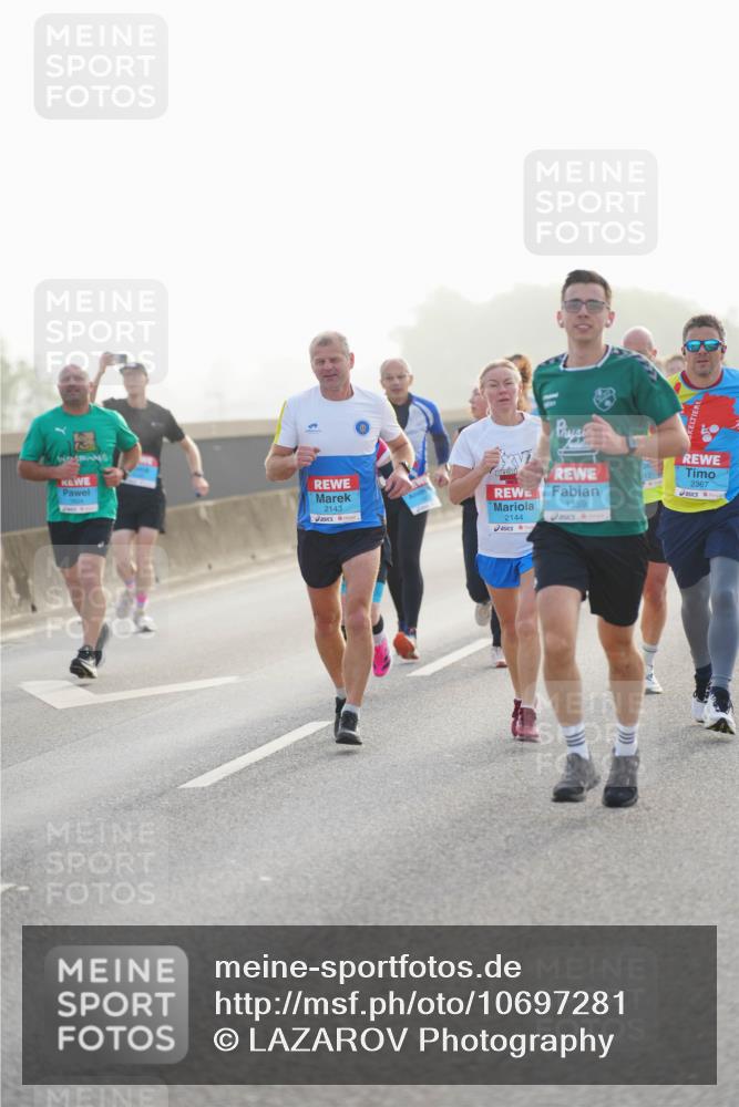 03.10.2026 - Köhlbrandbrückenlauf LAZAROV Photography http://msf.ph/oto/10697281 03.10.2026 09:16:05 Position 3 2143, 12, 2367, 2144, 1359 meine-sportfotos.de