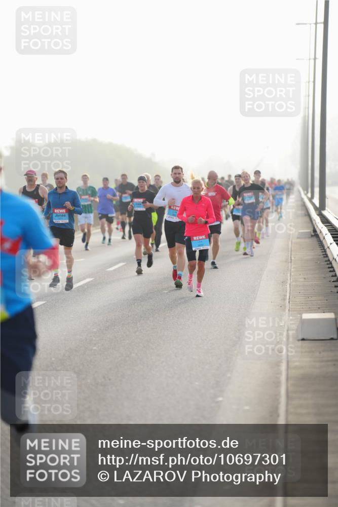 03.10.2026 - Köhlbrandbrückenlauf LAZAROV Photography http://msf.ph/oto/10697301 03.10.2026 09:16:07 Position 3  meine-sportfotos.de