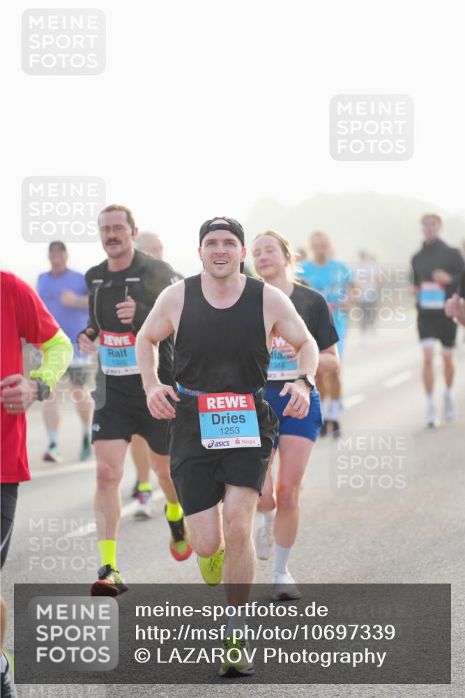 03.10.2026 - Köhlbrandbrückenlauf LAZAROV Photography http://msf.ph/oto/10697339 03.10.2026 09:16:15 Position 3 1320, 1253, 2388 meine-sportfotos.de