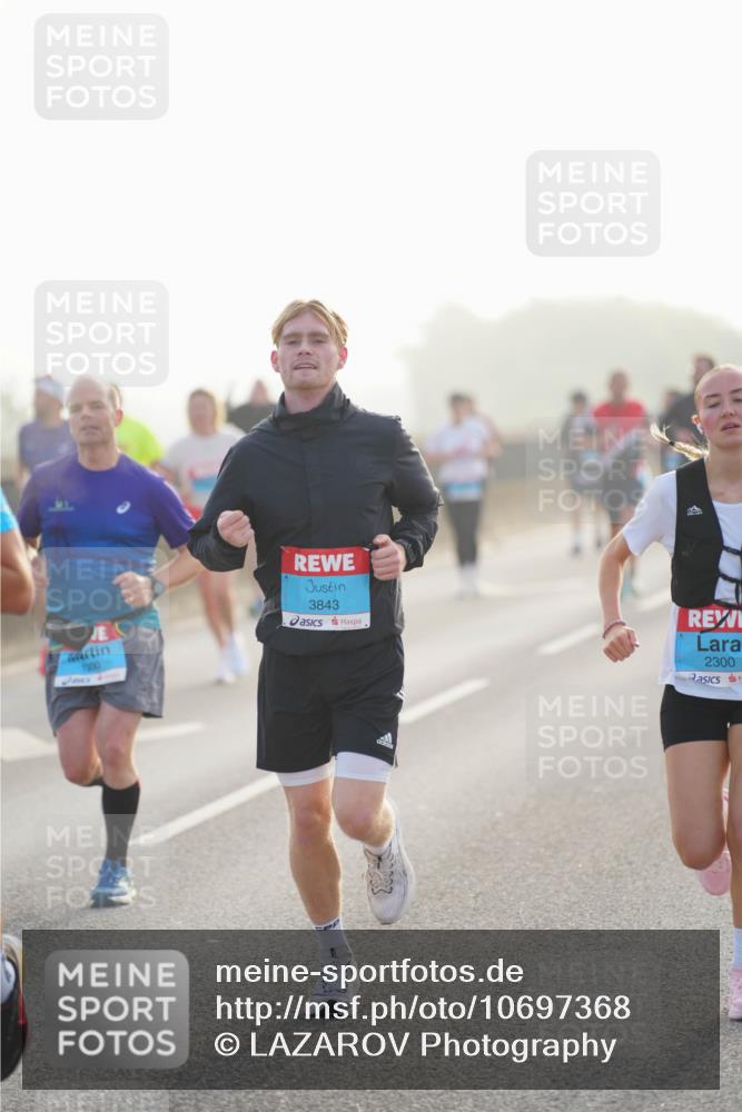 03.10.2026 - Köhlbrandbrückenlauf LAZAROV Photography http://msf.ph/oto/10697368 03.10.2026 09:16:19 Position 3 1300, 3843, 2300 meine-sportfotos.de