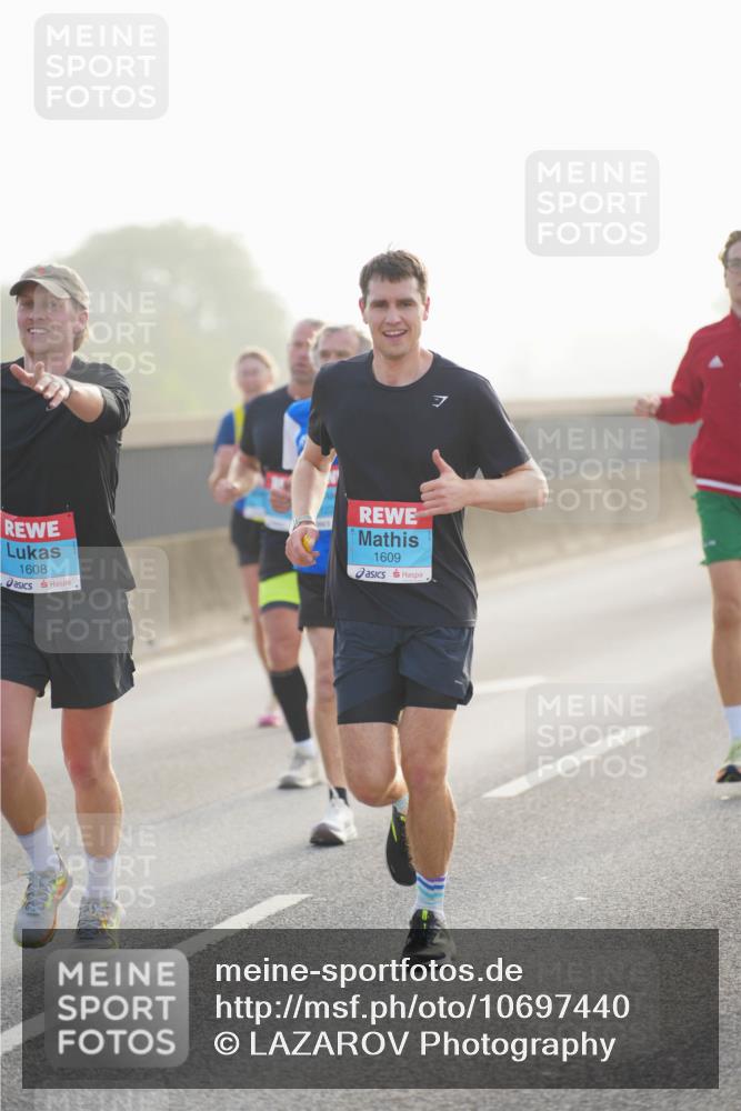 03.10.2026 - Köhlbrandbrückenlauf LAZAROV Photography http://msf.ph/oto/10697440 03.10.2026 09:16:29 Position 3 188, 1608, 1609 meine-sportfotos.de