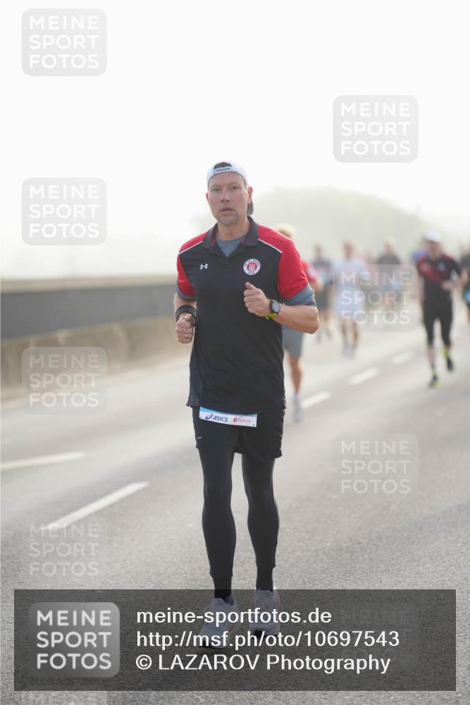 03.10.2026 - Köhlbrandbrückenlauf LAZAROV Photography http://msf.ph/oto/10697543 03.10.2026 09:16:43 Position 3  meine-sportfotos.de