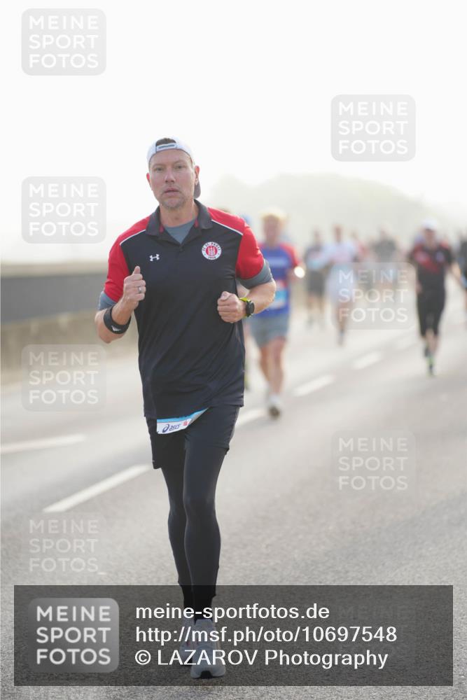 03.10.2026 - Köhlbrandbrückenlauf LAZAROV Photography http://msf.ph/oto/10697548 03.10.2026 09:16:43 Position 3 1910 meine-sportfotos.de