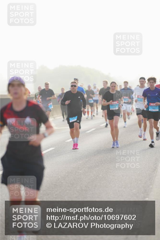 03.10.2026 - Köhlbrandbrückenlauf LAZAROV Photography http://msf.ph/oto/10697602 03.10.2026 09:16:50 Position 3 1280, 2390, 1600 meine-sportfotos.de