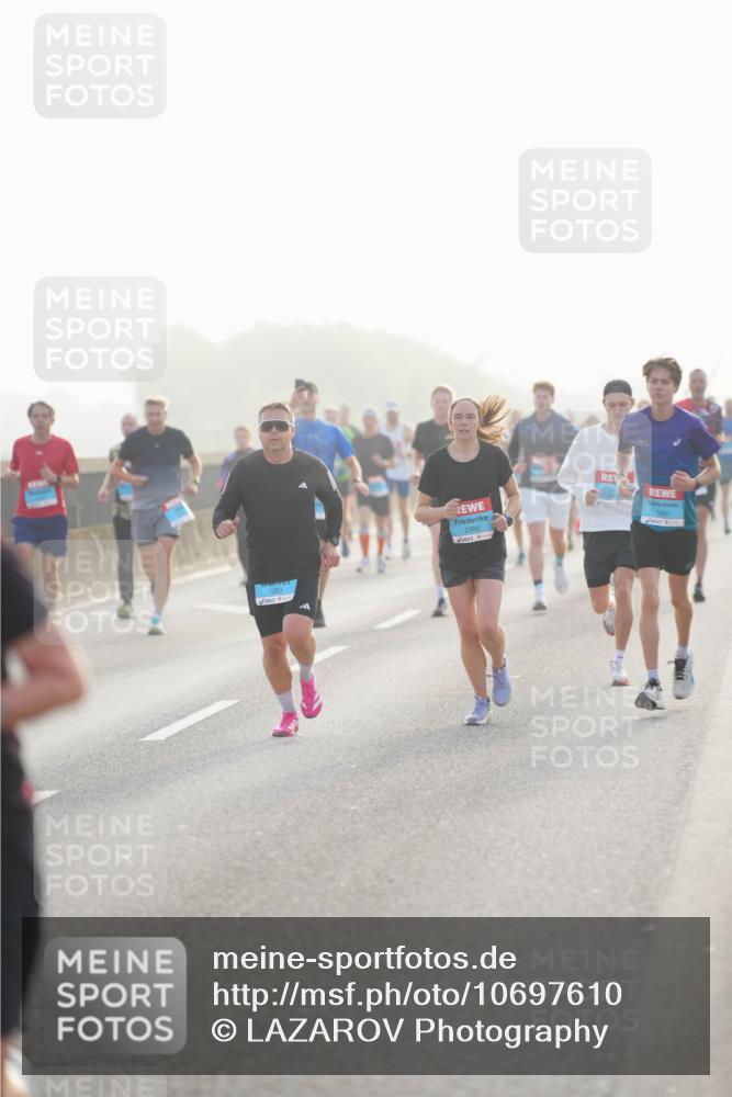 03.10.2026 - Köhlbrandbrückenlauf LAZAROV Photography http://msf.ph/oto/10697610 03.10.2026 09:16:51 Position 3 1280, 2390 meine-sportfotos.de