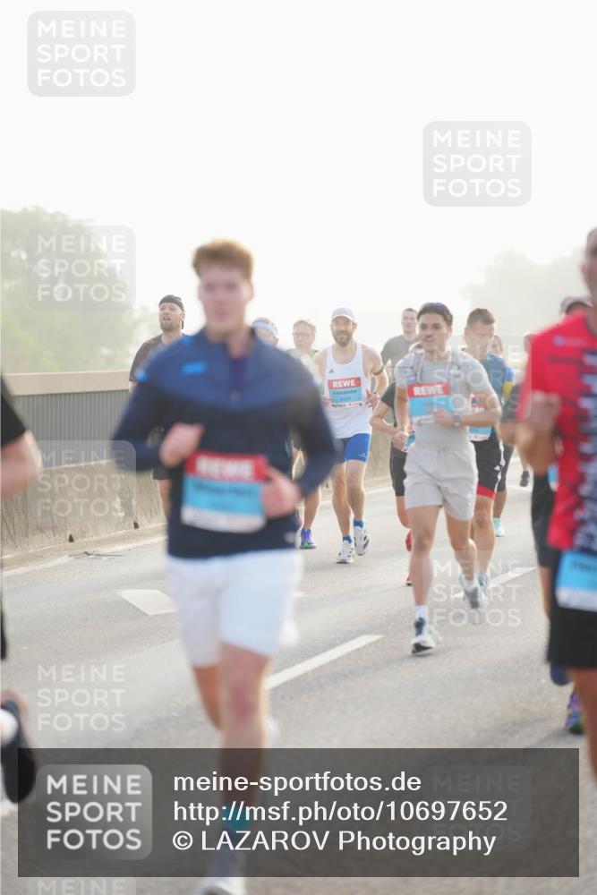 03.10.2026 - Köhlbrandbrückenlauf LAZAROV Photography http://msf.ph/oto/10697652 03.10.2026 09:16:59 Position 3 2400 meine-sportfotos.de