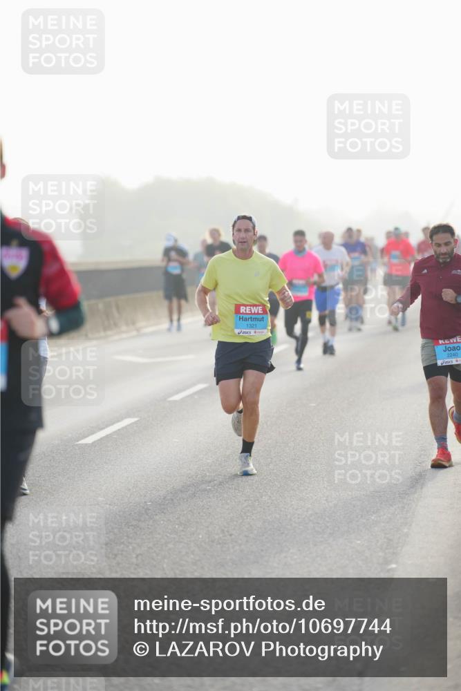 03.10.2026 - Köhlbrandbrückenlauf LAZAROV Photography http://msf.ph/oto/10697744 03.10.2026 09:17:10 Position 3 1321, 2240 meine-sportfotos.de