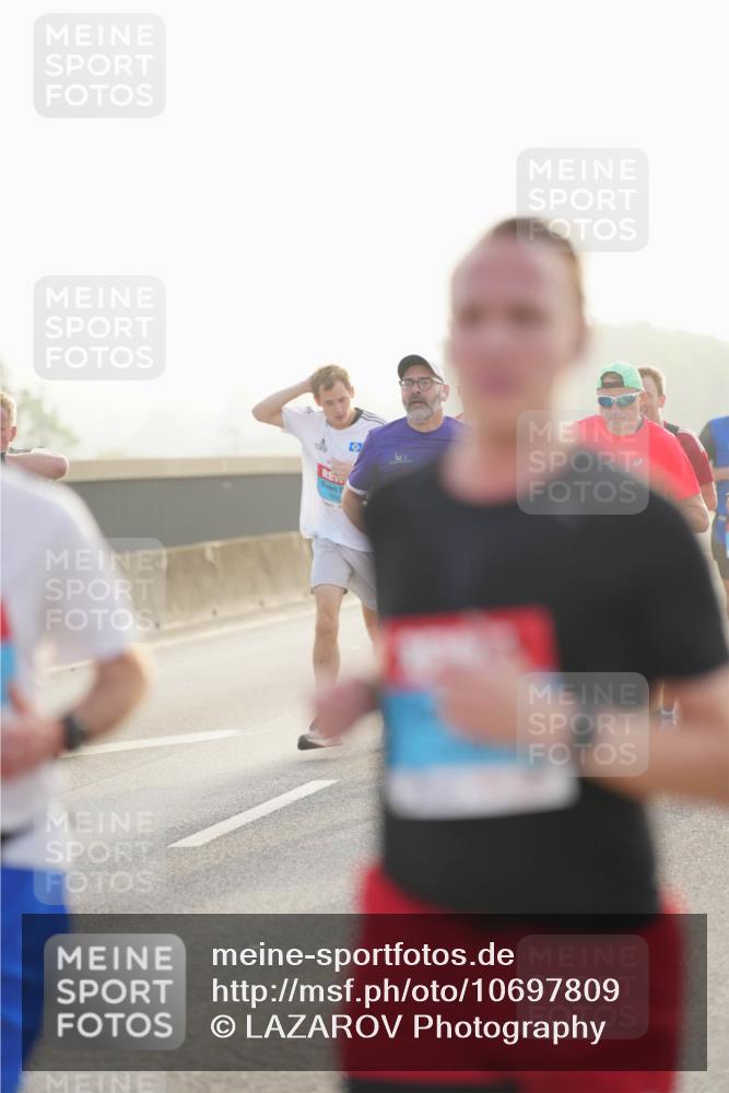 03.10.2026 - Köhlbrandbrückenlauf LAZAROV Photography http://msf.ph/oto/10697809 03.10.2026 09:17:20 Position 3  meine-sportfotos.de
