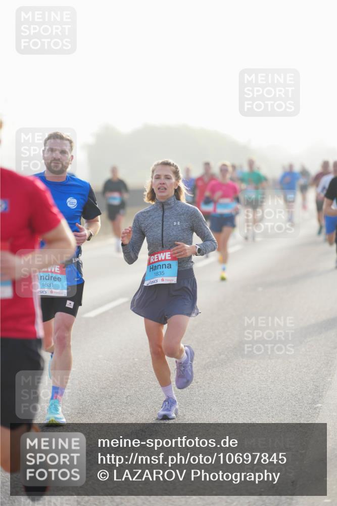03.10.2026 - Köhlbrandbrückenlauf LAZAROV Photography http://msf.ph/oto/10697845 03.10.2026 09:17:24 Position 3 1831, 1835 meine-sportfotos.de
