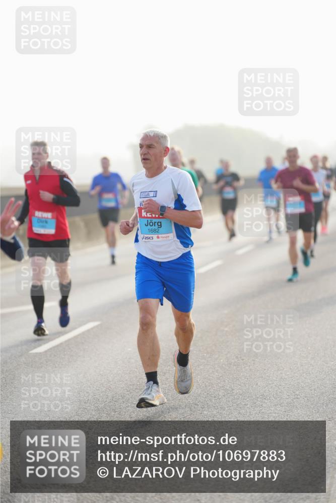 03.10.2026 - Köhlbrandbrückenlauf LAZAROV Photography http://msf.ph/oto/10697883 03.10.2026 09:17:31 Position 3 1682 meine-sportfotos.de