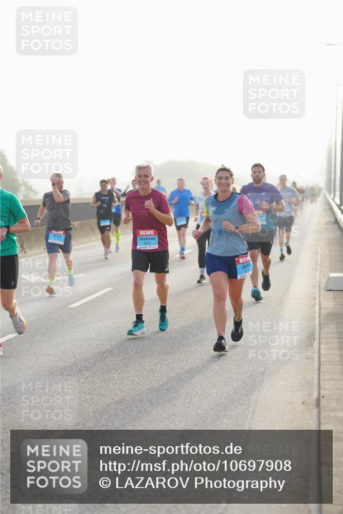 03.10.2026 - Köhlbrandbrückenlauf LAZAROV Photography http://msf.ph/oto/10697908 03.10.2026 09:17:34 Position 3 42, 195, 2212, 1715 meine-sportfotos.de