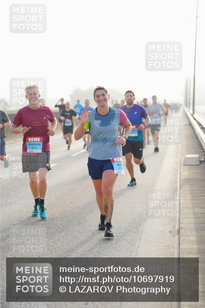 03.10.2026 - Köhlbrandbrückenlauf LAZAROV Photography http://msf.ph/oto/10697919 03.10.2026 09:17:35 Position 3 42, 195, 2212, 1715 meine-sportfotos.de