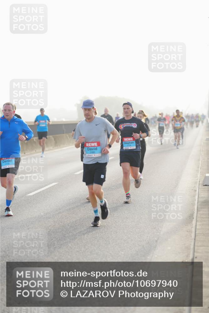 03.10.2026 - Köhlbrandbrückenlauf LAZAROV Photography http://msf.ph/oto/10697940 03.10.2026 09:17:39 Position 3 1770, 2486, 1776 meine-sportfotos.de