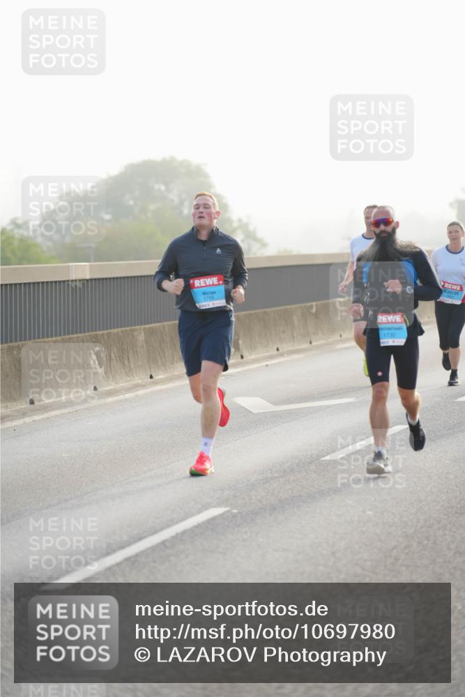 03.10.2026 - Köhlbrandbrückenlauf LAZAROV Photography http://msf.ph/oto/10697980 03.10.2026 09:17:44 Position 3 3765, 1730 meine-sportfotos.de