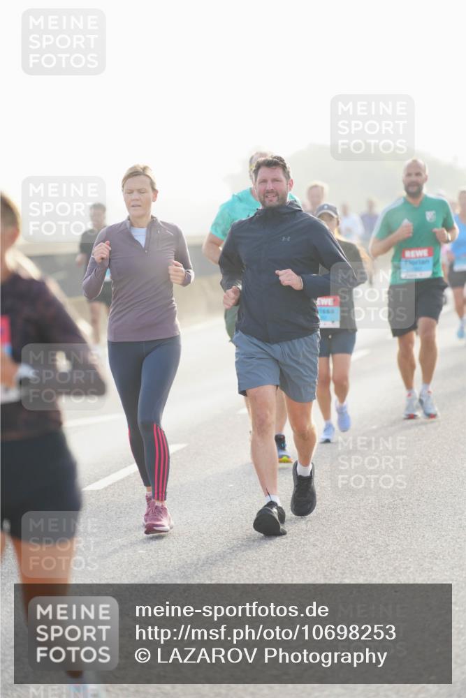 03.10.2026 - Köhlbrandbrückenlauf LAZAROV Photography http://msf.ph/oto/10698253 03.10.2026 09:18:20 Position 3  meine-sportfotos.de