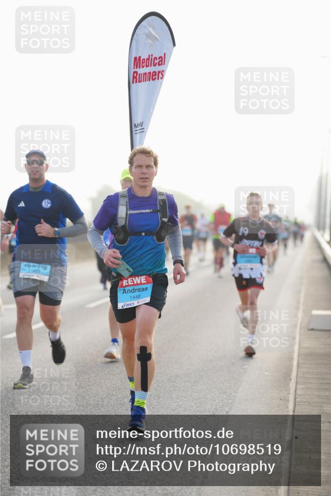 03.10.2026 - Köhlbrandbrückenlauf LAZAROV Photography http://msf.ph/oto/10698519 03.10.2026 09:18:57 Position 3 1883, 1448, 19 meine-sportfotos.de