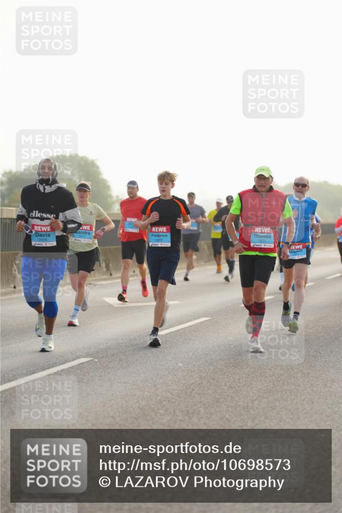 03.10.2026 - Köhlbrandbrückenlauf LAZAROV Photography http://msf.ph/oto/10698573 03.10.2026 09:19:04 Position 3 2416, 1072, 1071 meine-sportfotos.de