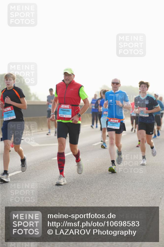 03.10.2026 - Köhlbrandbrückenlauf LAZAROV Photography http://msf.ph/oto/10698583 03.10.2026 09:19:05 Position 3 1072, 1071, 2484 meine-sportfotos.de