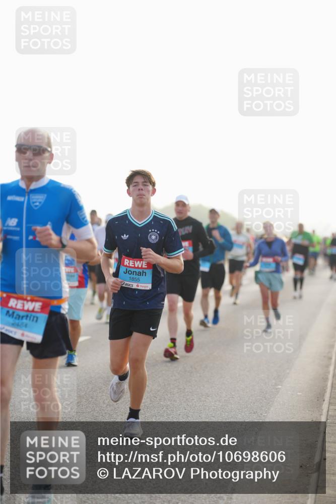 03.10.2026 - Köhlbrandbrückenlauf LAZAROV Photography http://msf.ph/oto/10698606 03.10.2026 09:19:07 Position 3 2484, 1855 meine-sportfotos.de
