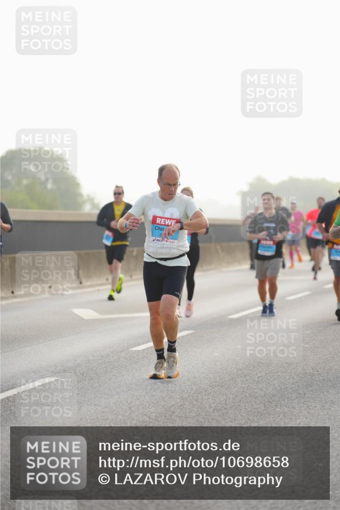 03.10.2026 - Köhlbrandbrückenlauf LAZAROV Photography http://msf.ph/oto/10698658 03.10.2026 09:19:13 Position 3  meine-sportfotos.de
