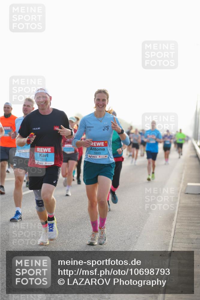 03.10.2026 - Köhlbrandbrückenlauf LAZAROV Photography http://msf.ph/oto/10698793 03.10.2026 09:19:29 Position 3 2027, 1692, 1693 meine-sportfotos.de