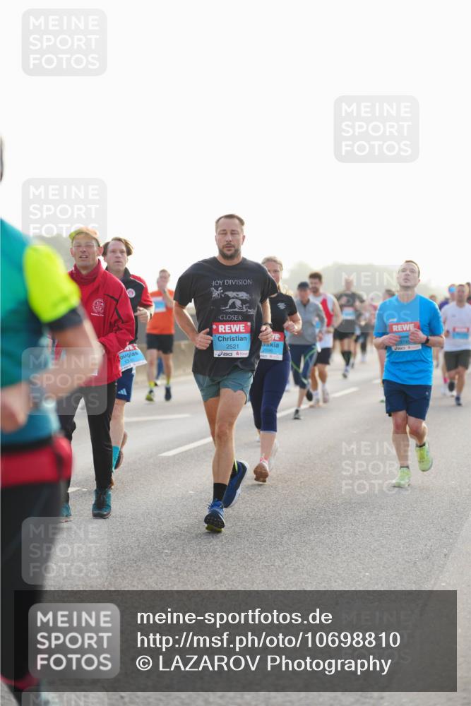 03.10.2026 - Köhlbrandbrückenlauf LAZAROV Photography http://msf.ph/oto/10698810 03.10.2026 09:19:32 Position 3 1310, 2521, 2696 meine-sportfotos.de
