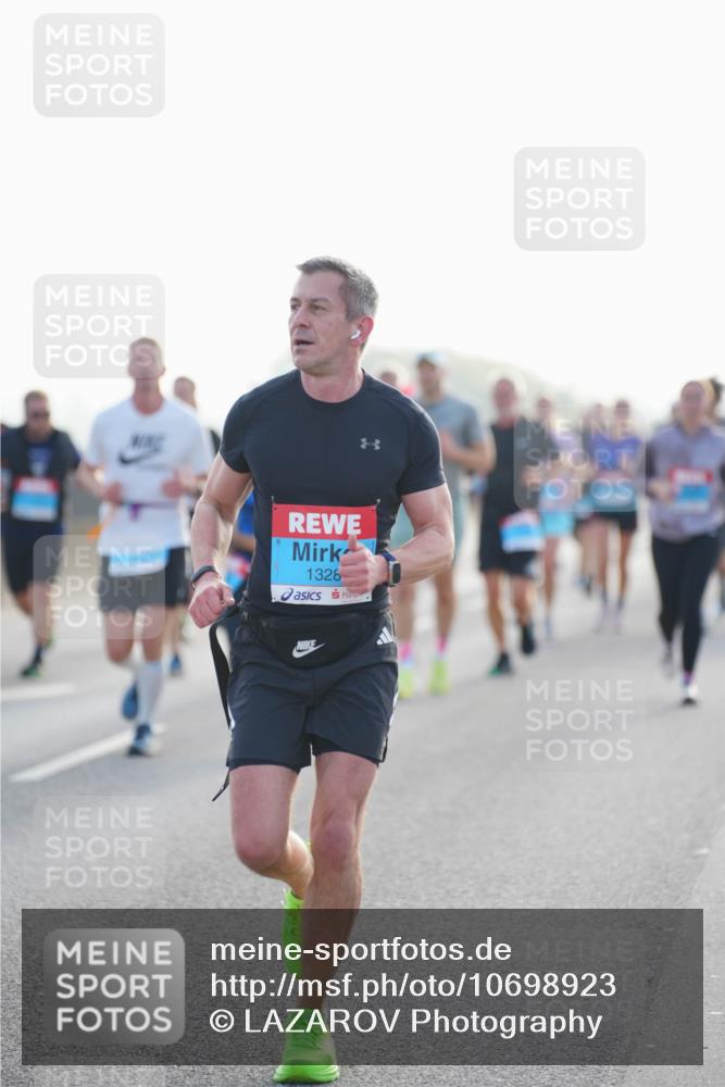 03.10.2026 - Köhlbrandbrückenlauf LAZAROV Photography http://msf.ph/oto/10698923 03.10.2026 09:19:44 Position 3 1328 meine-sportfotos.de
