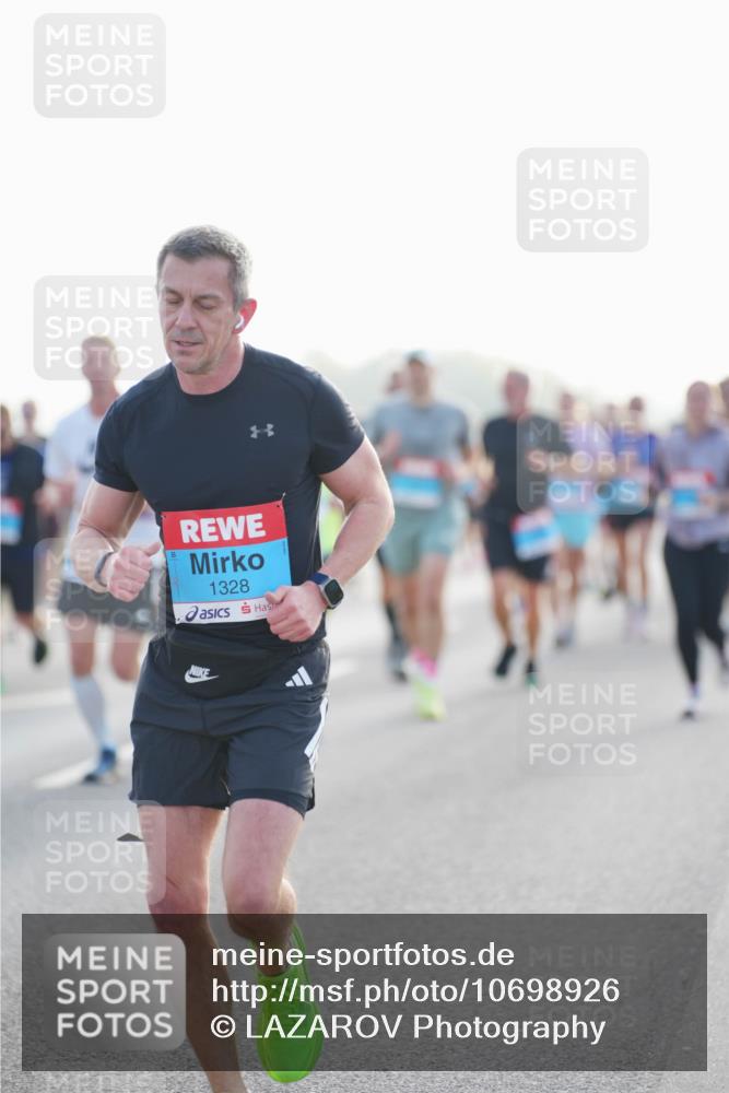 03.10.2026 - Köhlbrandbrückenlauf LAZAROV Photography http://msf.ph/oto/10698926 03.10.2026 09:19:45 Position 3 1328 meine-sportfotos.de