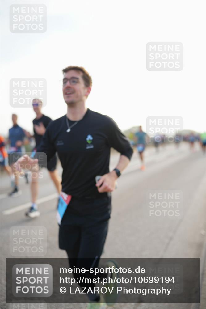 03.10.2026 - Köhlbrandbrückenlauf LAZAROV Photography http://msf.ph/oto/10699194 03.10.2026 09:20:20 Position 3  meine-sportfotos.de