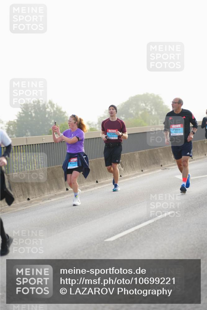 03.10.2026 - Köhlbrandbrückenlauf LAZAROV Photography http://msf.ph/oto/10699221 03.10.2026 09:20:24 Position 3 2614, 2651 meine-sportfotos.de