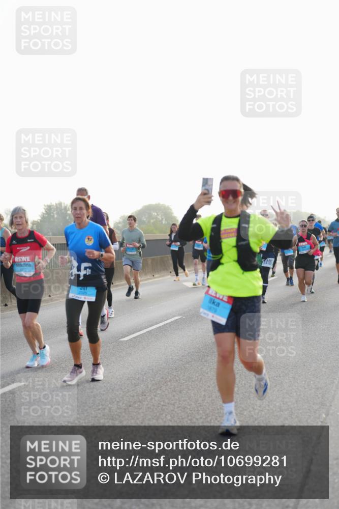 03.10.2026 - Köhlbrandbrückenlauf LAZAROV Photography http://msf.ph/oto/10699281 03.10.2026 09:20:30 Position 3 1610, 2525, 1879 meine-sportfotos.de