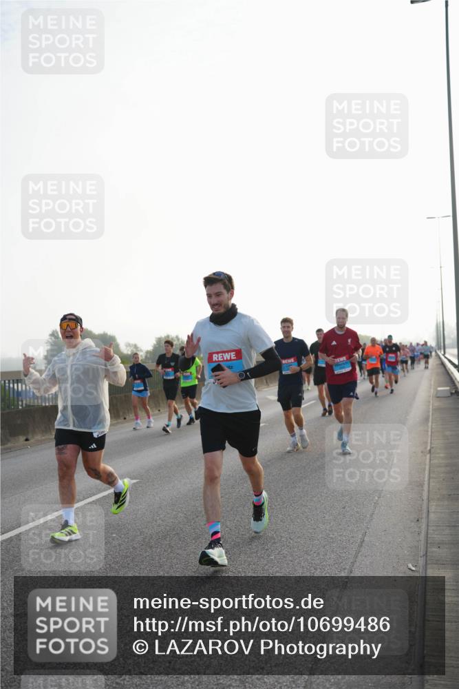 03.10.2026 - Köhlbrandbrückenlauf LAZAROV Photography http://msf.ph/oto/10699486 03.10.2026 09:20:53 Position 3  meine-sportfotos.de