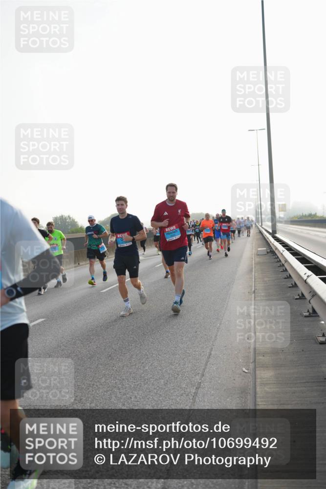 03.10.2026 - Köhlbrandbrückenlauf LAZAROV Photography http://msf.ph/oto/10699492 03.10.2026 09:20:54 Position 3  meine-sportfotos.de