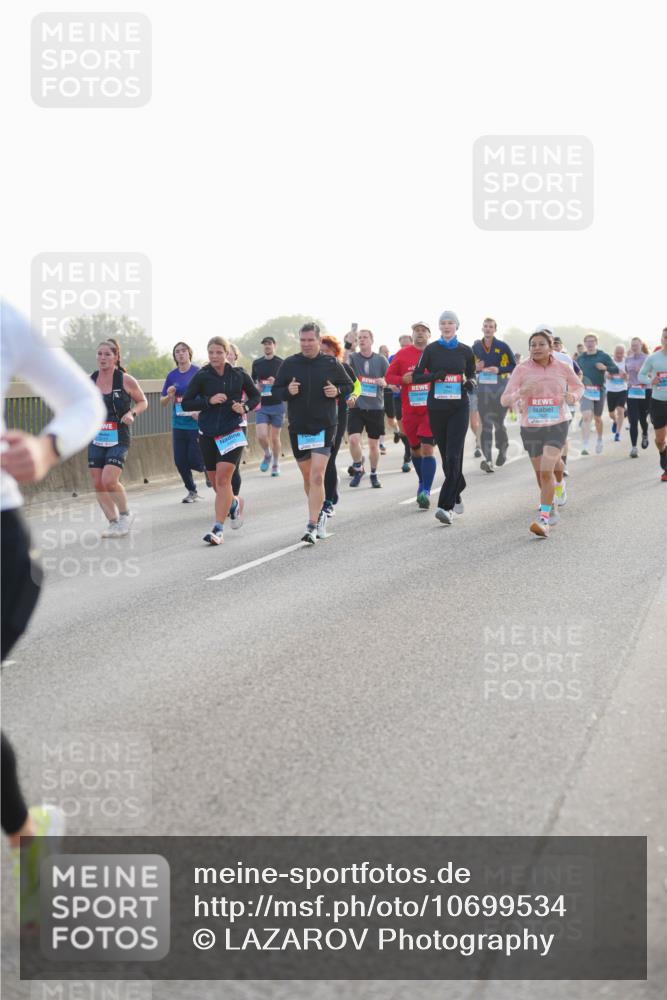 03.10.2026 - Köhlbrandbrückenlauf LAZAROV Photography http://msf.ph/oto/10699534 03.10.2026 09:21:01 Position 3  meine-sportfotos.de