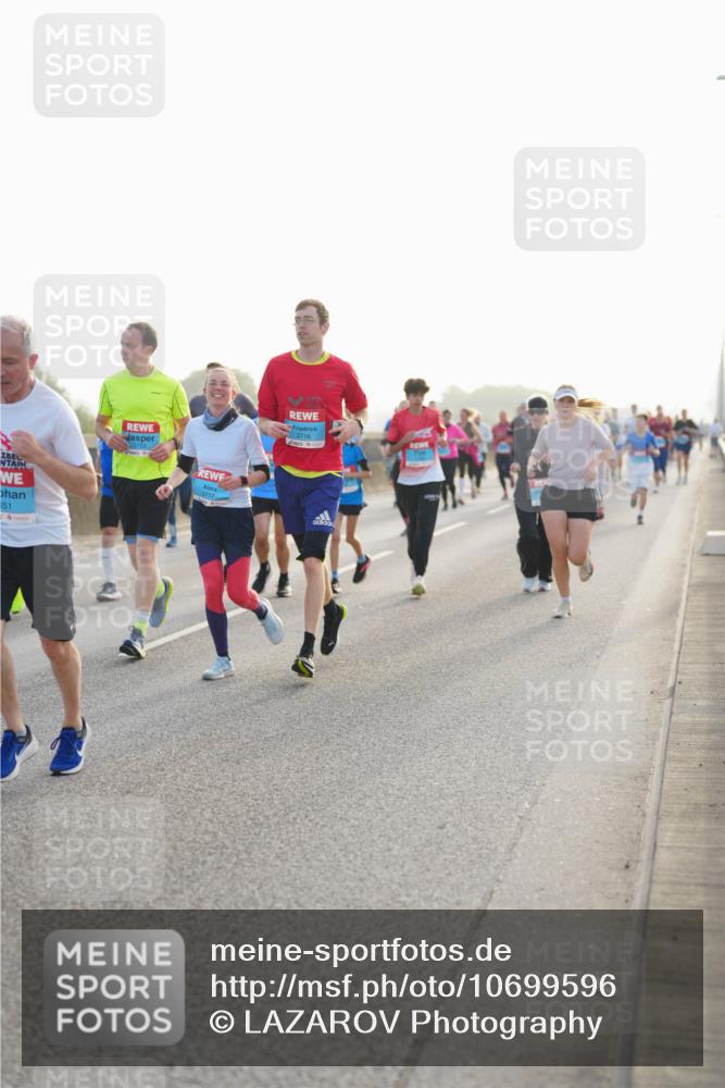 03.10.2026 - Köhlbrandbrückenlauf LAZAROV Photography http://msf.ph/oto/10699596 03.10.2026 09:21:09 Position 3 51, 3716, 3717 meine-sportfotos.de