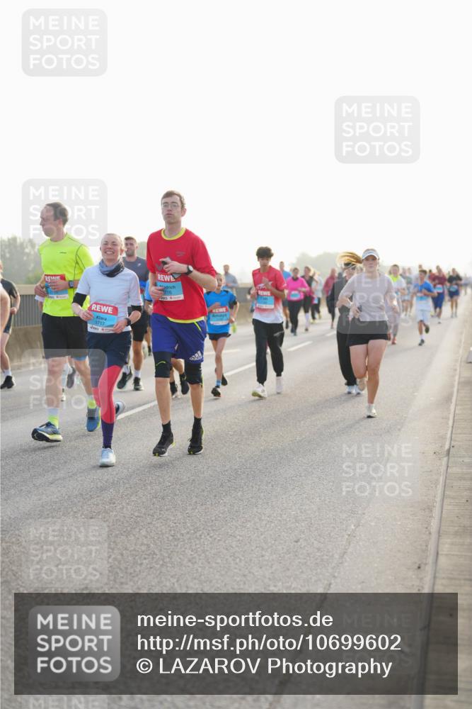 03.10.2026 - Köhlbrandbrückenlauf LAZAROV Photography http://msf.ph/oto/10699602 03.10.2026 09:21:10 Position 3 3717, 3716 meine-sportfotos.de